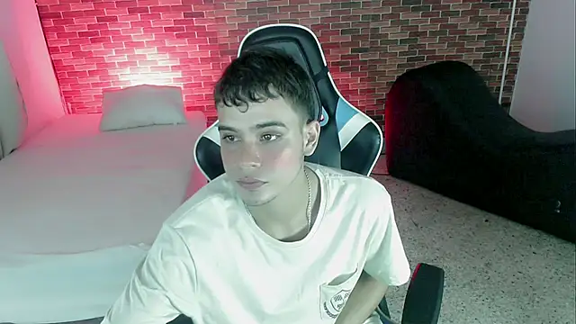 zacariasss  online show from September 21, 2025, 3:11 am