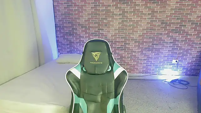 zacariasss  online show from September 23, 2025, 3:57 am