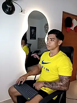 Snapshot of Andrew_wolf7 chatting on October 5, 2025, 1:51 am Andrew wolf7 online show from October 5, 2025, 1:51 am