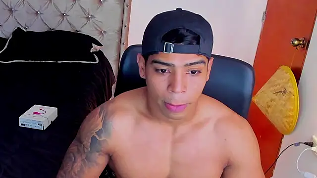 Snapshot of Andrew_wolf7 chatting on January 8, 2026, 12:27 am Andrew wolf7 online show from January 8, 2026, 12:27 am