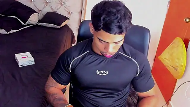 Snapshot of Andrew_wolf7 chatting on December 23, 2025, 12:22 am Andrew wolf7 online show from December 23, 2025, 12:22 am