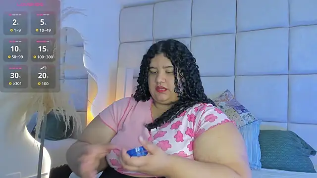 Snapshot of Miley_Collins chatting on November 14, 2025, 12:42 pm Miley Collins online show from November 14, 2025, 12:42 pm