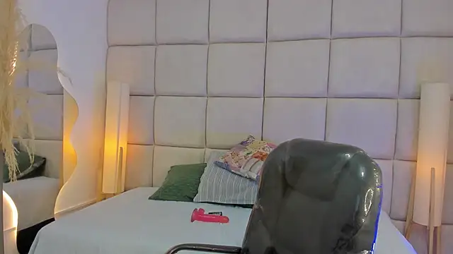 Snapshot of Miley_Collins chatting on November 15, 2025, 7:51 pm Miley Collins online show from November 15, 2025, 7:51 pm