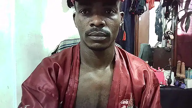 Snapshot of yezz3011 chatting on December 15, 2025, 12:11 pm yezz3011 online show from December 15, 2025, 12:11 pm