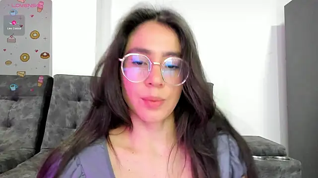 Snapshot of emmadiaz1 chatting on January 30, 2025, 2:27 am emmadiaz1 online show from January 30, 2025, 2:27 am