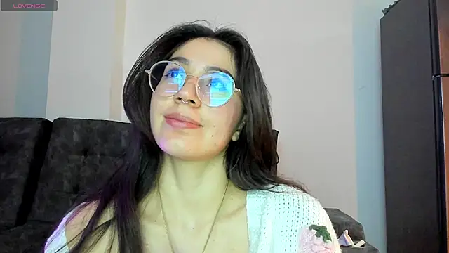 Snapshot of emmadiaz1 chatting on December 3, 2024, 1:25 am emmadiaz1 online show from December 3, 2024, 1:25 am