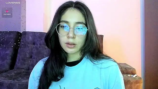 Snapshot of emmadiaz1 chatting on December 5, 2024, 4:15 am emmadiaz1 online show from December 5, 2024, 4:15 am