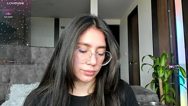 Snapshot of emmadiaz1 chatting on December 18, 2024, 5:42 pm emmadiaz1 online show from December 18, 2024, 5:42 pm