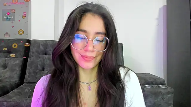 Snapshot of emmadiaz1 chatting on March 1, 2025, 1:00 am emmadiaz1 online show from March 1, 2025, 1:00 am