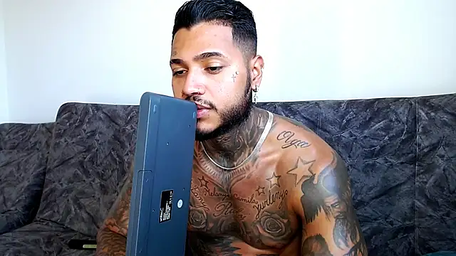 Snapshot of Exotic_tatto27121 chatting on December 17, 2024, 9:05 pm Exotic tatto27121 online show from December 17, 2024, 9:05 pm