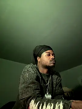 Snapshot of SluttyLyfe4L chatting on December 16, 2025, 4:17 am SluttyLyfe4L online show from December 16, 2025, 4:17 am