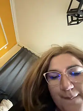Snapshot of Leya__Droit chatting on March 10, 2025, 8:01 pm Leya Droit online show from March 10, 2025, 8:01 pm
