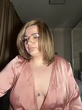 Snapshot of Leya__Droit chatting on February 15, 2025, 8:23 pm Leya Droit online show from February 15, 2025, 8:23 pm
