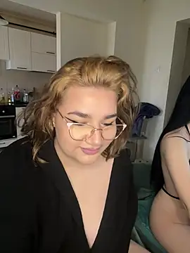 Snapshot of Leya__Droit chatting on March 3, 2025, 6:52 am Leya Droit online show from March 3, 2025, 6:52 am