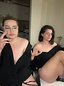 Snapshot of Leya__Droit chatting on March 23, 2025, 12:47 am Leya Droit online show from March 23, 2025, 12:47 am