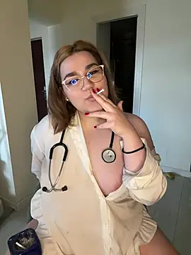 Snapshot of Leya__Droit chatting on February 19, 2025, 1:39 pm Leya Droit online show from February 19, 2025, 1:39 pm