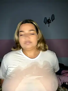 Snapshot of Leya__Droit chatting on September 17, 2025, 9:06 pm Leya Droit online show from September 17, 2025, 9:06 pm