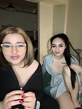 Snapshot of Leya__Droit chatting on February 26, 2025, 4:27 pm Leya Droit online show from February 26, 2025, 4:27 pm