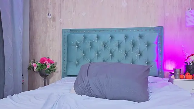 Alexa roussee online show from November 14, 2025, 5:27 pm