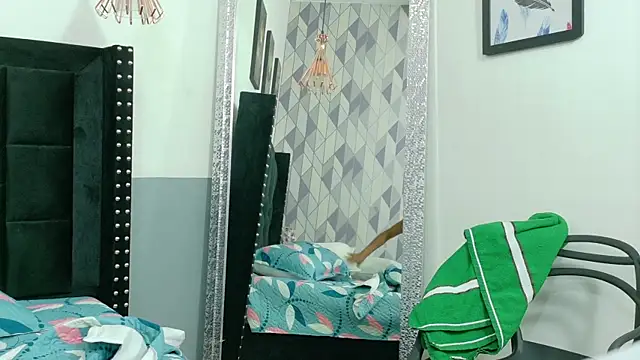 petitelittleebony online show from March 28, 2026, 2:34 am