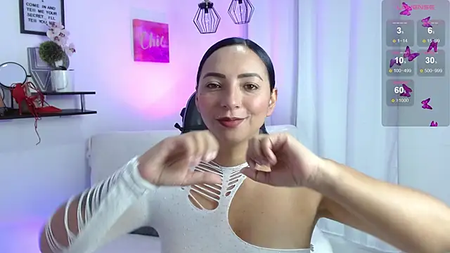 Snapshot of Emmi_Cam chatting on April 28, 2026, 1:15 pm Emmi Cam online show from April 28, 2026, 1:15 pm