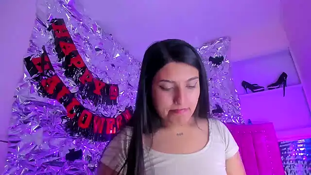 SarahStones online show from November 15, 2025, 6:06 am