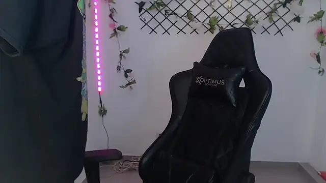 Snapshot of andy_bell_x chatting on February 12, 2026, 5:07 am andy bell x online show from February 12, 2026, 5:07 am