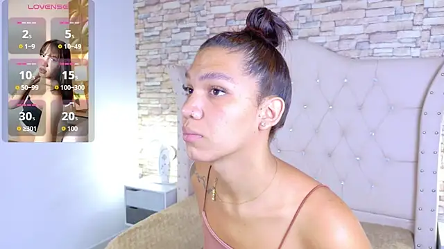 Snapshot of Sara-Smith- chatting on April 18, 2026, 12:29 pm Sara-Smith- online show from April 18, 2026, 12:29 pm