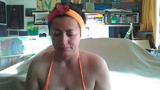 MariaAnaSunshine online show from October 19, 2025, 7:44 am