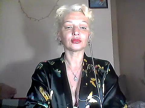 Snapshot of MaryJane441 chatting on May 5, 2026, 8:12 pm MaryJane441 online show from May 5, 2026, 8:12 pm