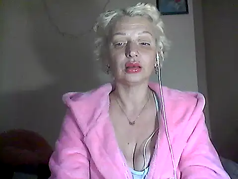 Snapshot of MaryJane441 chatting on April 8, 2026, 8:10 pm MaryJane441 online show from April 8, 2026, 8:10 pm