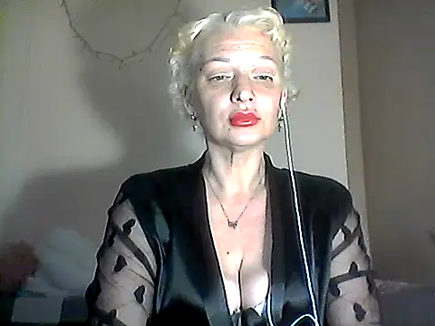 Snapshot of MaryJane441 chatting on April 19, 2026, 8:44 pm MaryJane441 online show from April 19, 2026, 8:44 pm