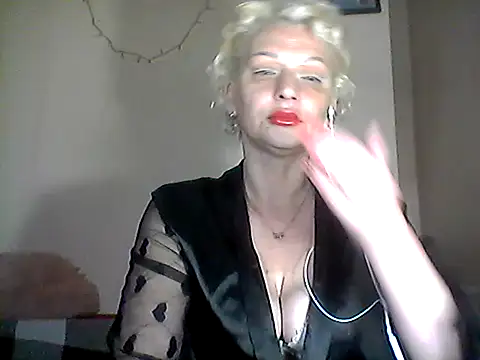 Snapshot of MaryJane441 chatting on April 4, 2026, 8:04 pm MaryJane441 online show from April 4, 2026, 8:04 pm