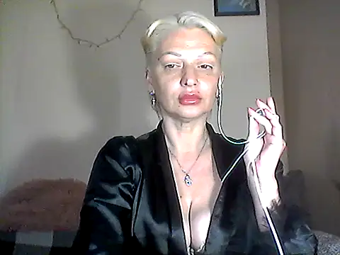 Snapshot of MaryJane441 chatting on May 6, 2026, 8:24 pm MaryJane441 online show from May 6, 2026, 8:24 pm