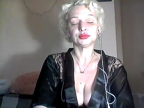 Snapshot of MaryJane441 chatting on March 2, 2026, 7:43 pm MaryJane441 online show from March 2, 2026, 7:43 pm