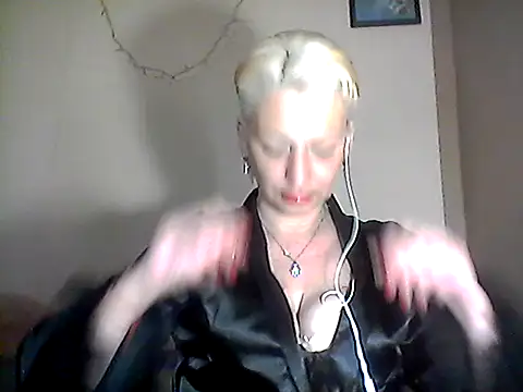 Snapshot of MaryJane441 chatting on May 4, 2026, 8:11 pm MaryJane441 online show from May 4, 2026, 8:11 pm