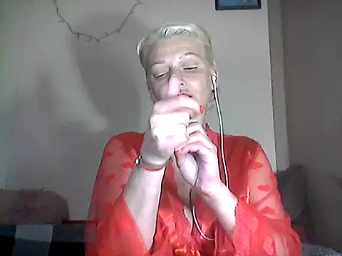 Snapshot of MaryJane441 chatting on May 7, 2026, 8:01 pm MaryJane441 online show from May 7, 2026, 8:01 pm