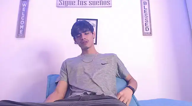 harrytomson 1 online show from March 8, 2025, 5:07 am