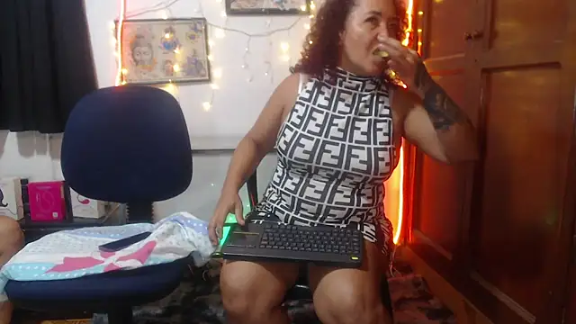 Snapshot of cougar_town chatting on October 25, 2025, 4:33 am cougar town online show from October 25, 2025, 4:33 am