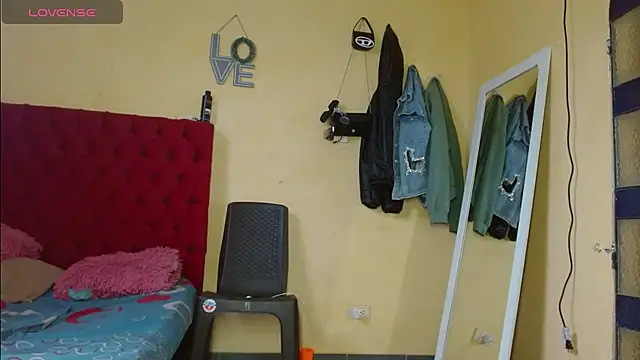 Snapshot of cristinamontiel chatting on March 11, 2025, 2:29 pm cristinamontiel online show from March 11, 2025, 2:29 pm