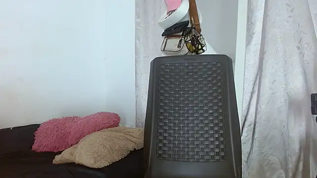 Snapshot of cristinamontiel chatting on April 28, 2026, 2:32 pm cristinamontiel online show from April 28, 2026, 2:32 pm