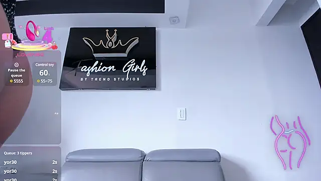 RoxyRoss  online show from March 6, 2025, 5:11 pm