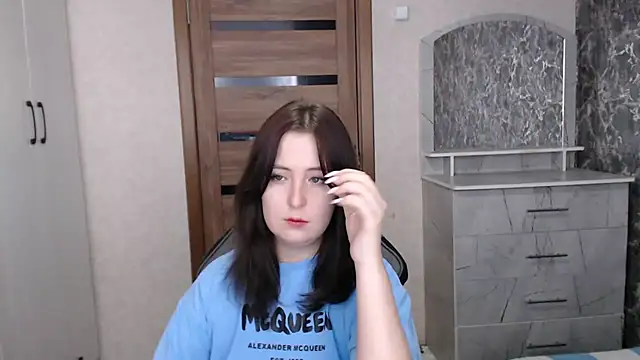 Snapshot of Kristy-Max chatting on December 14, 2025, 9:04 am Kristy-Max online show from December 14, 2025, 9:04 am