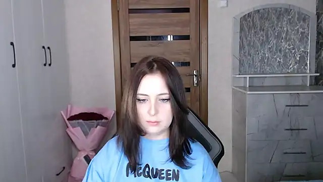 Snapshot of Kristy-Max chatting on November 7, 2025, 8:35 pm Kristy-Max online show from November 7, 2025, 8:35 pm