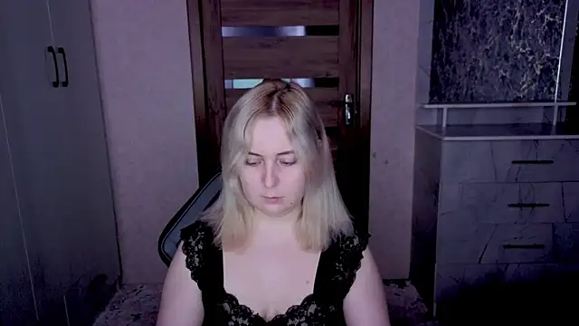 Snapshot of Kristy-Max chatting on March 23, 2026, 9:03 pm Kristy-Max online show from March 23, 2026, 9:03 pm