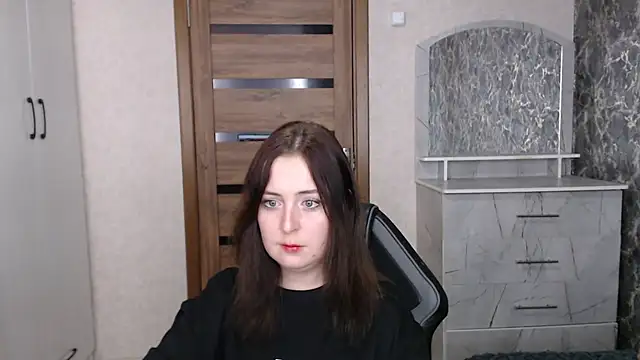 Snapshot of Kristy-Max chatting on November 21, 2025, 7:35 pm Kristy-Max online show from November 21, 2025, 7:35 pm