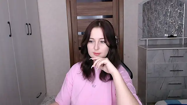 Snapshot of Kristy-Max chatting on December 15, 2025, 11:31 pm Kristy-Max online show from December 15, 2025, 11:31 pm