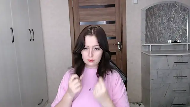 Snapshot of Kristy-Max chatting on December 15, 2025, 10:54 am Kristy-Max online show from December 15, 2025, 10:54 am