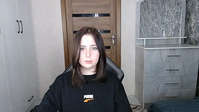 Snapshot of Kristy-Max chatting on November 1, 2025, 10:47 pm Kristy-Max online show from November 1, 2025, 10:47 pm