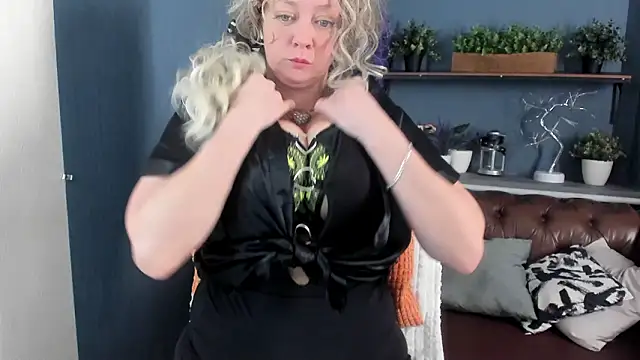 JesiaFoxi online show from February 25, 2026, 3:34 pm